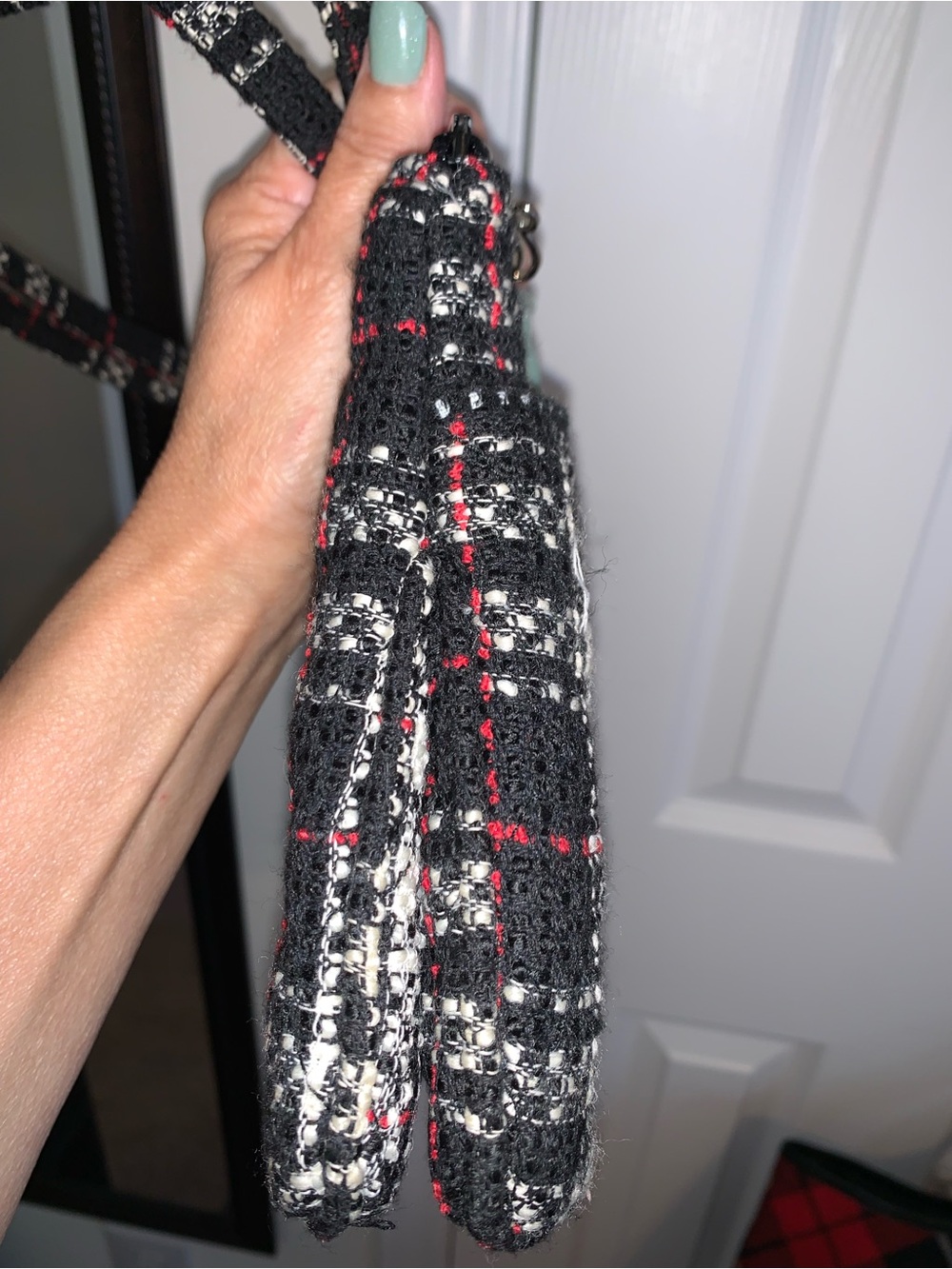 Vera Bradley shoulder handbag Beautiful plaid, black and white with red accents - Picture 5 of 16